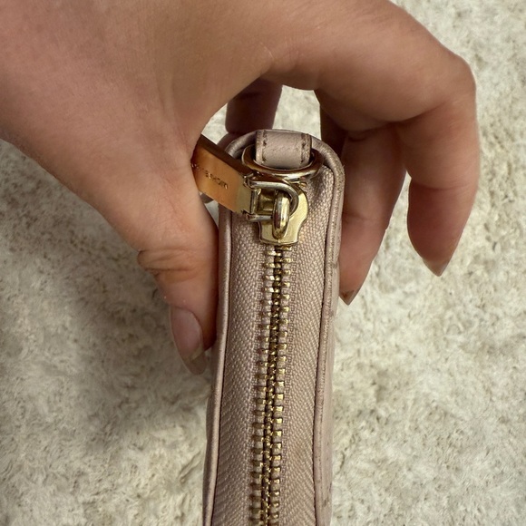 Michael Kors Tan Quilted Wallet - Picture 5 of 14